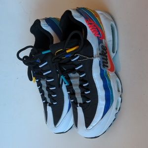 Nike Air Max 95 Premium Windbreakers White Sneakers Athletic Shoes Size 6